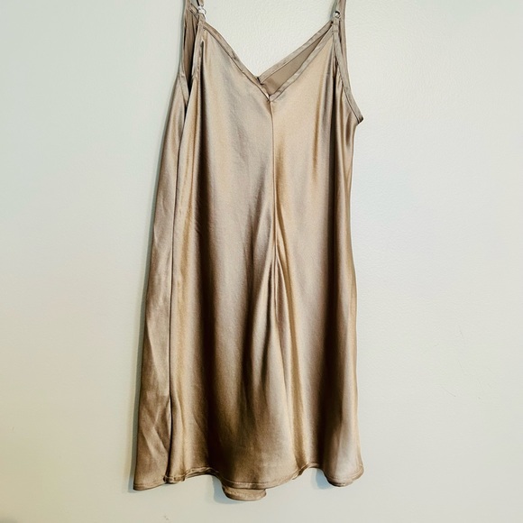 *SOLD* Intimissimi 100% Silk Satin Dust Beige V-Neck Top Lingerie - Picture 9 of 13